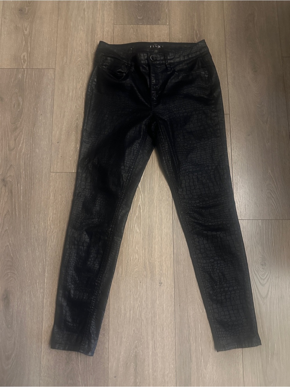 White House black market Black Croc-embossed Skinny Jeans size 6- Women